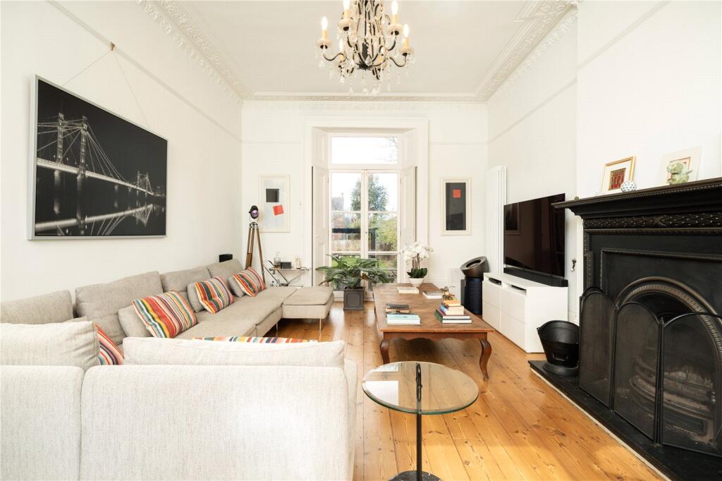 House in London, Royal Borough of Kingston upon Thames - View 4