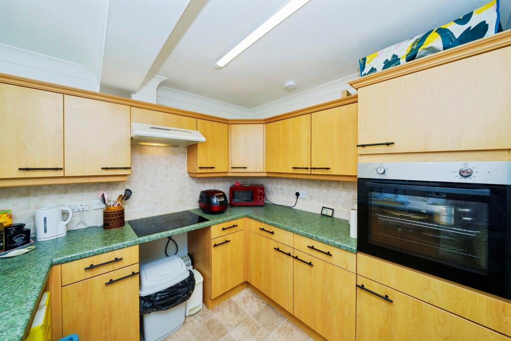 Apartment in Wirral, Liverpool City Region - View 4