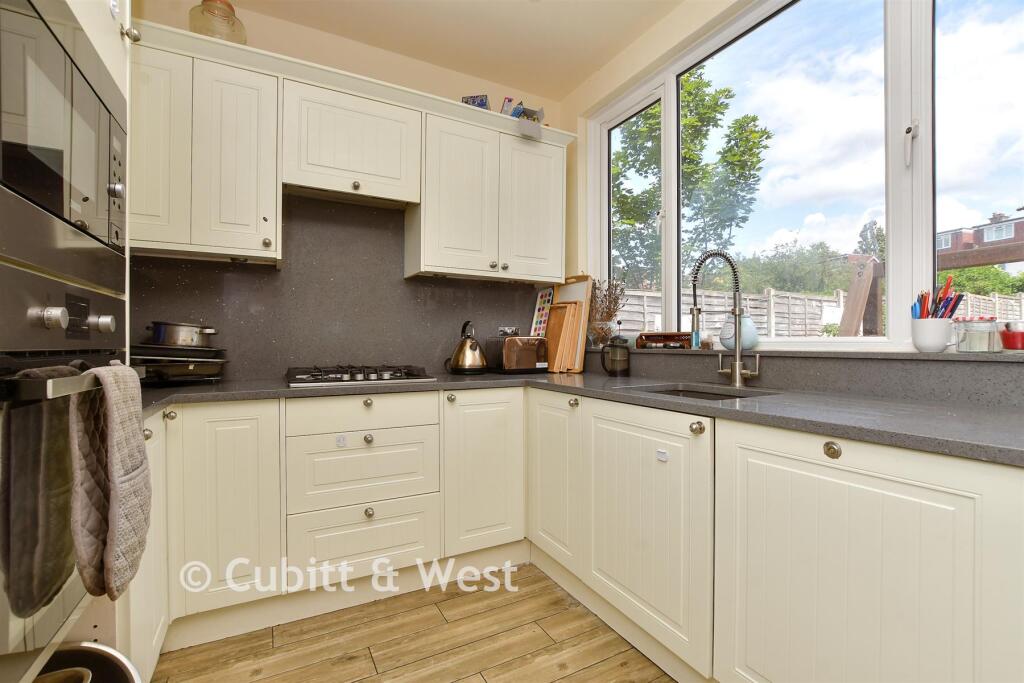 House in Sutton - View 4
