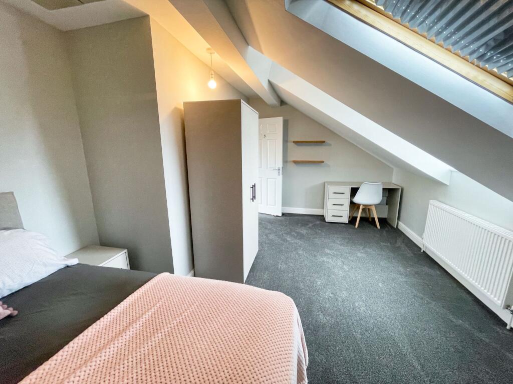 House in Sheffield, Broomfield, Sharrow - More