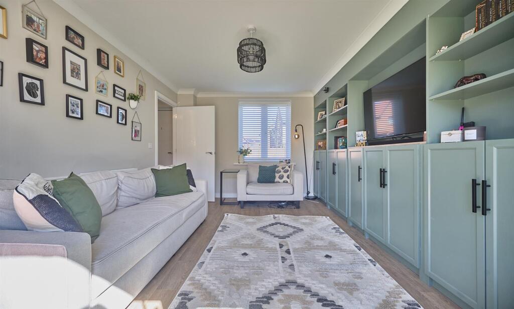 Arromanches Avenue, Hinckley - More