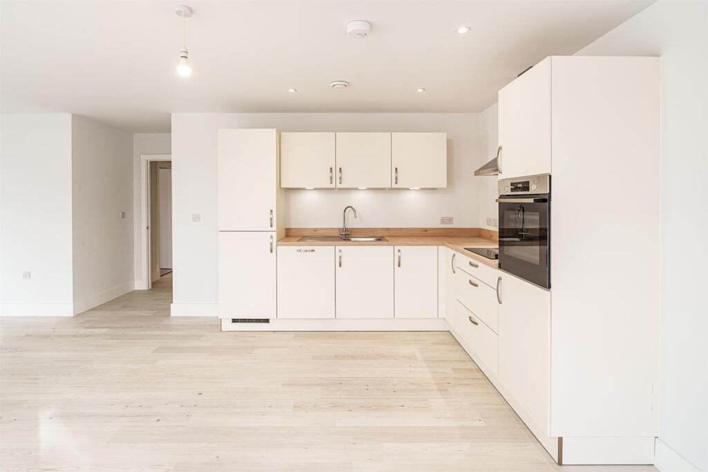 House in Worthing, West Sussex - View 3