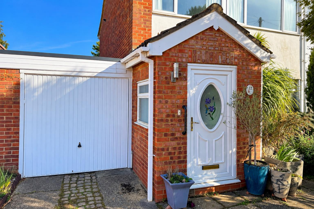 Whitehills Road, Desborough, Kettering photo 2