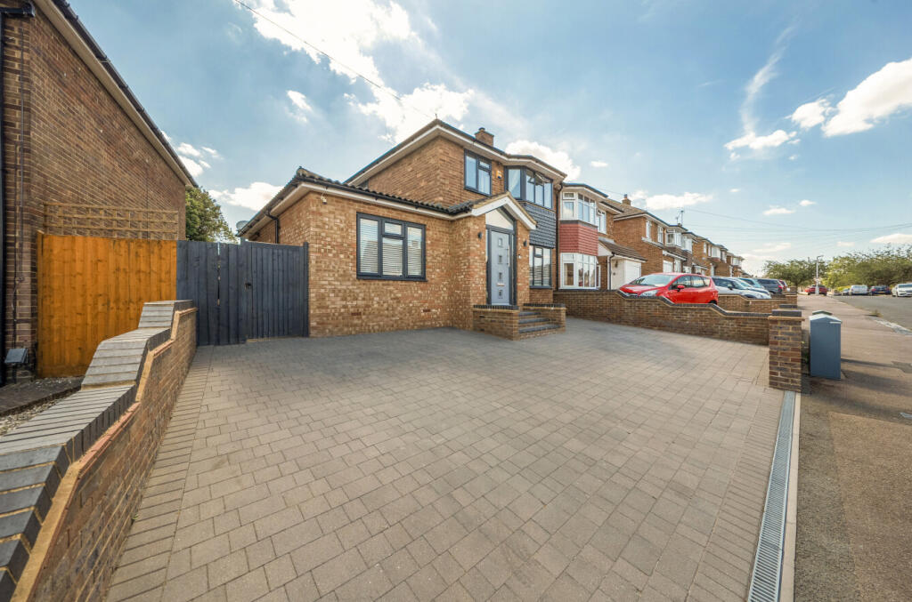4-bed semi-detached on Holliwick Road, Dunstable, Bedfordshire, £475,000