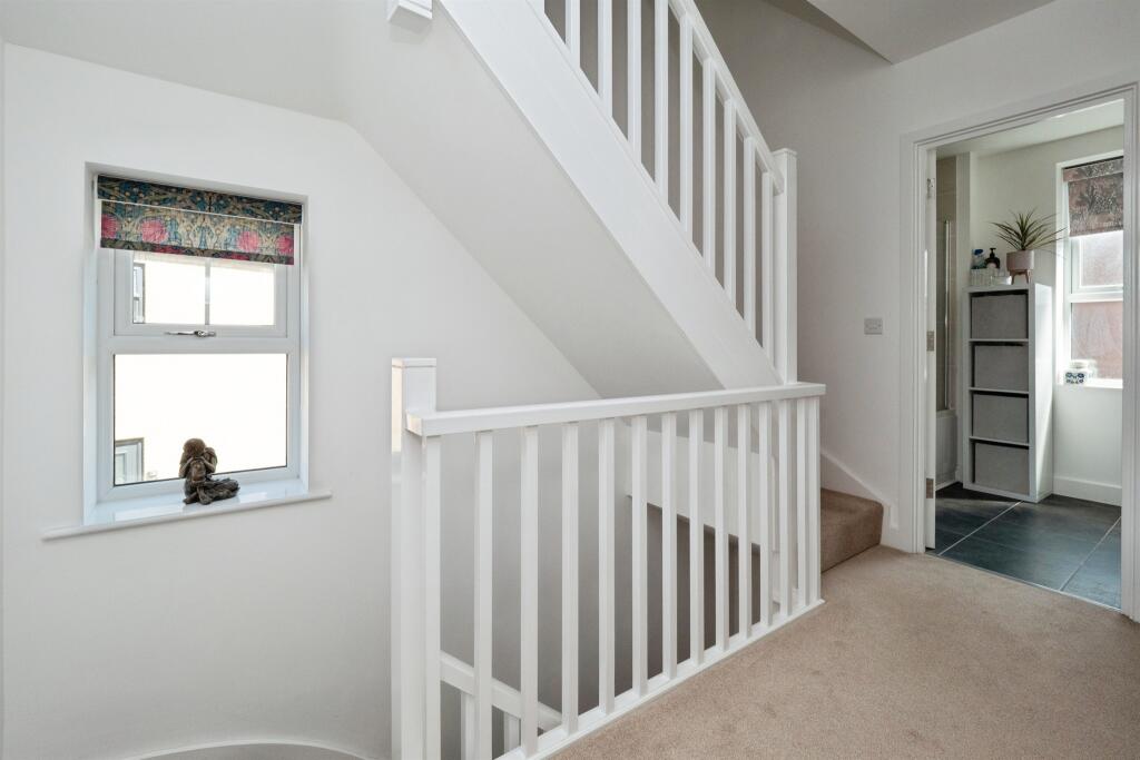 House in Woodmansey - More