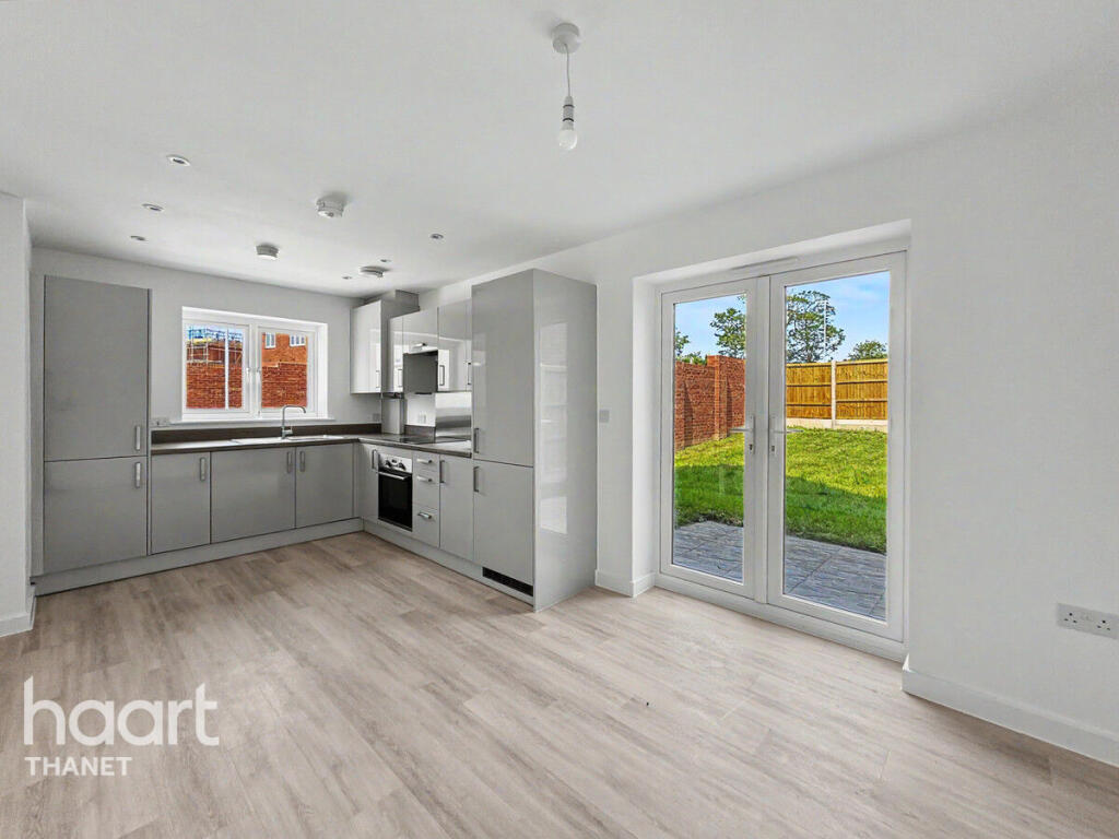 3-bed detached on Meadowview Drive, Margate, £400,000