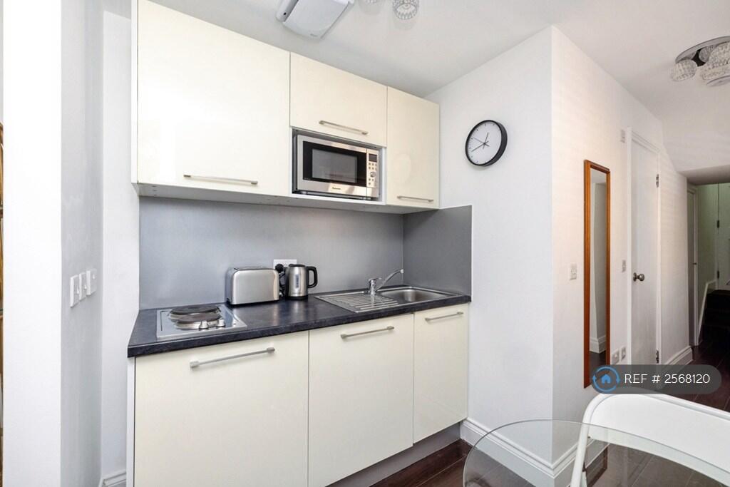 Studio flat for rent
