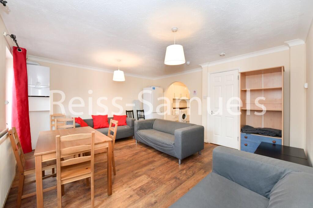 6 bedroom semi-detached house for rent