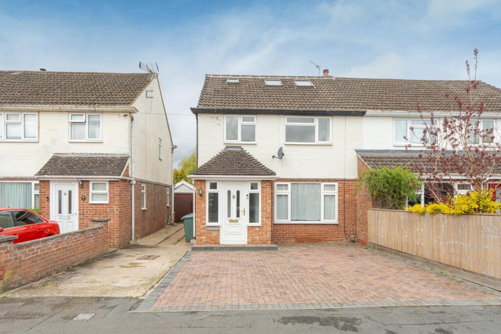 Main image of property: Laburnum Crescent, Kidlington, Oxfordshire, OX5