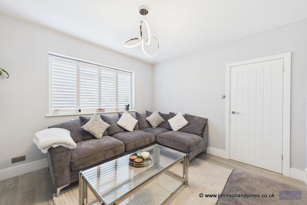 Rowan Avenue, Egham photo 4