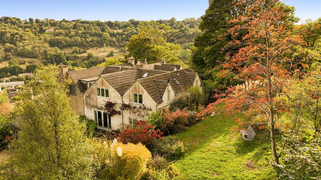 Main image of property: Quarhouse, Brimscombe
