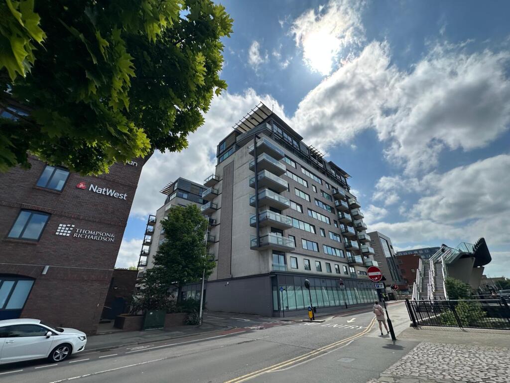 1-bed flat on 211  Witham Wharf, Brayford Wharf East, Lincoln LN5 7DH, £49,000