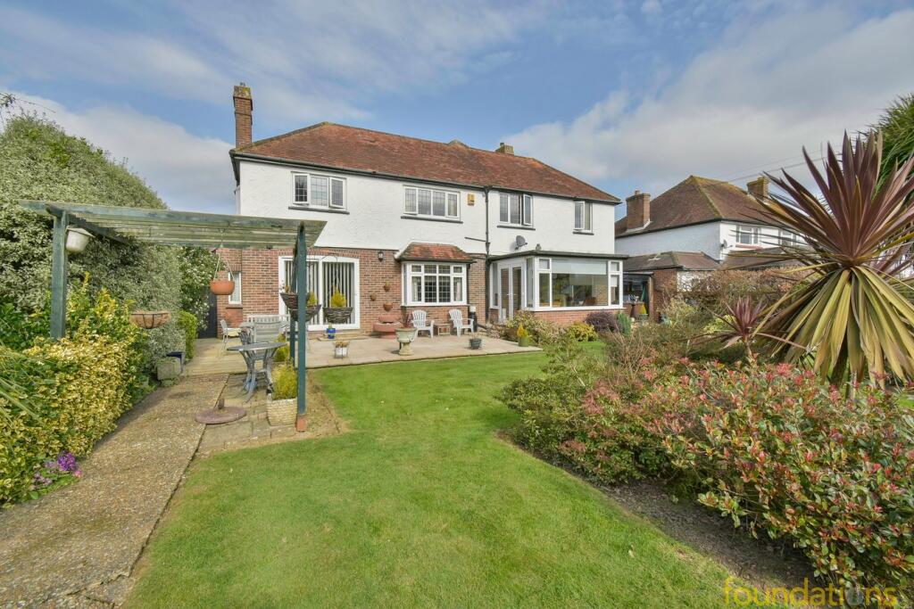 Cooden Drive, Bexhill-on-Sea, TN39 photo 2