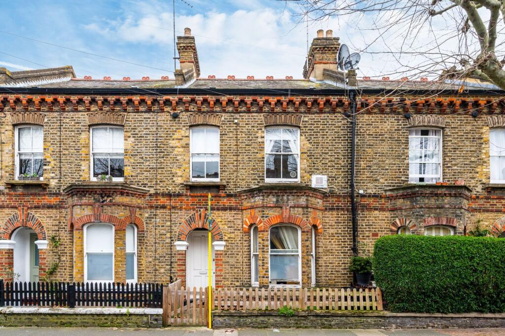 1 bedroom maisonette for rent
