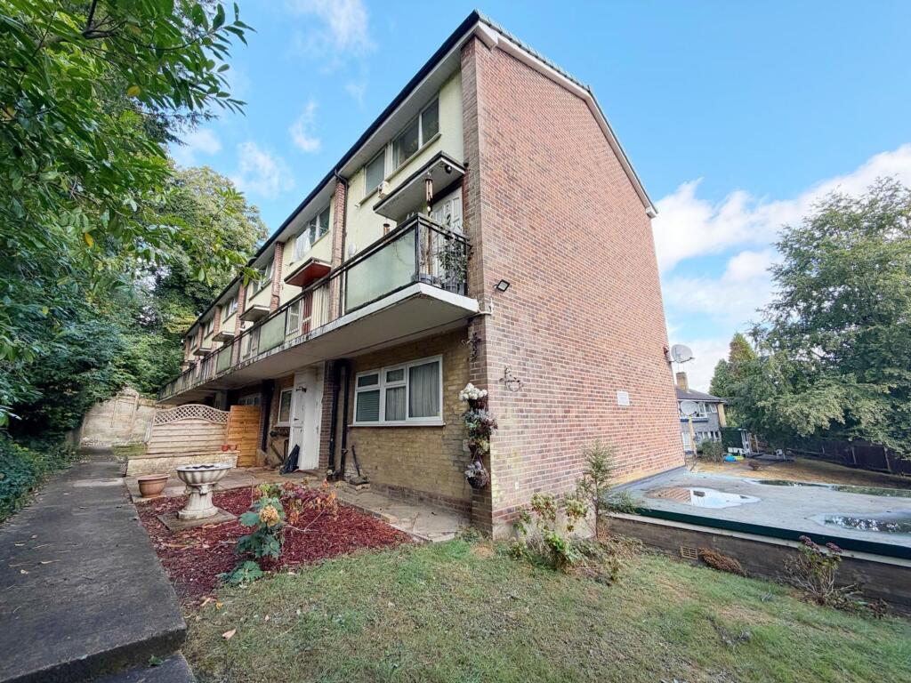 Main image of property: Lawn Gardens, Luton, LU1