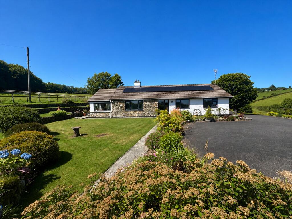 3-bed detached on Cwrtnewydd, Llanybydder, SA40, £625,000