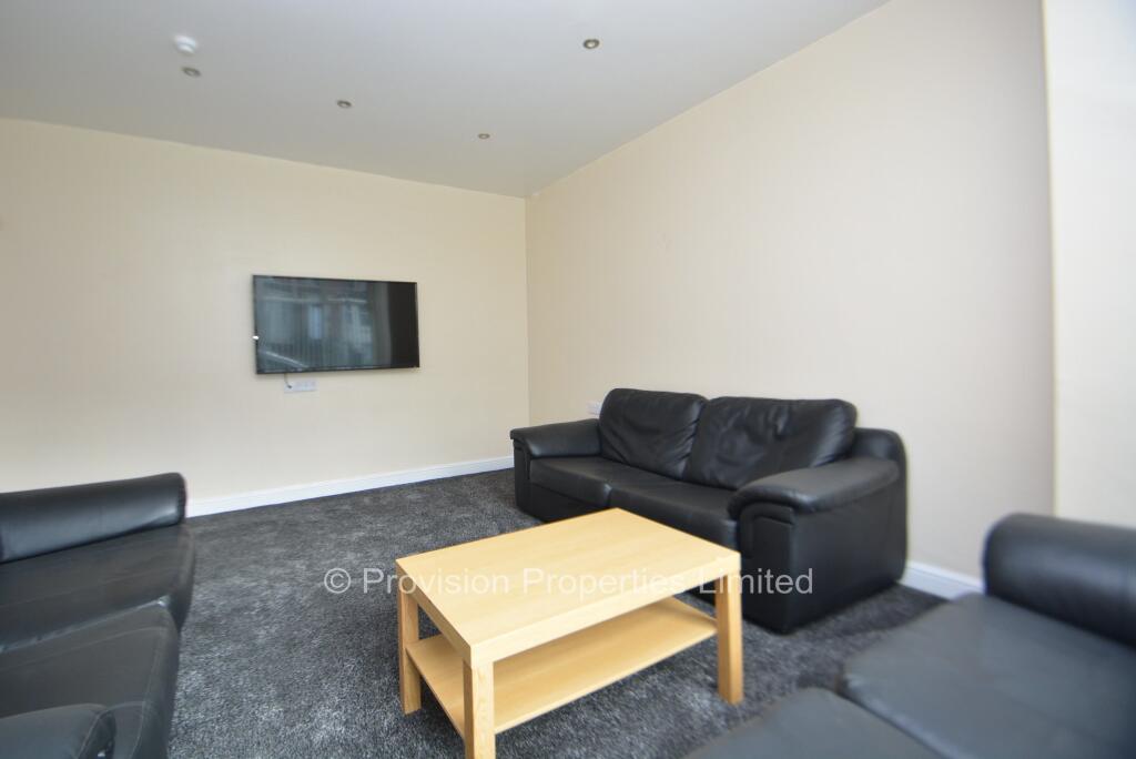 House in Leeds, West Yorkshire - View 5