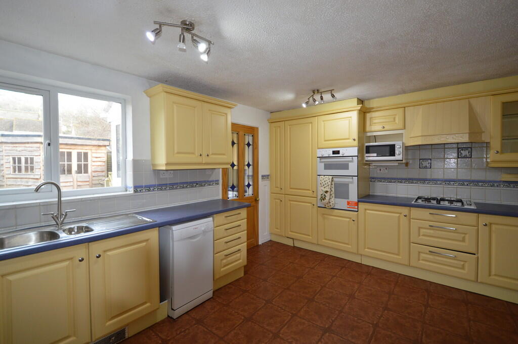 Walnut Close, Axbridge photo 5