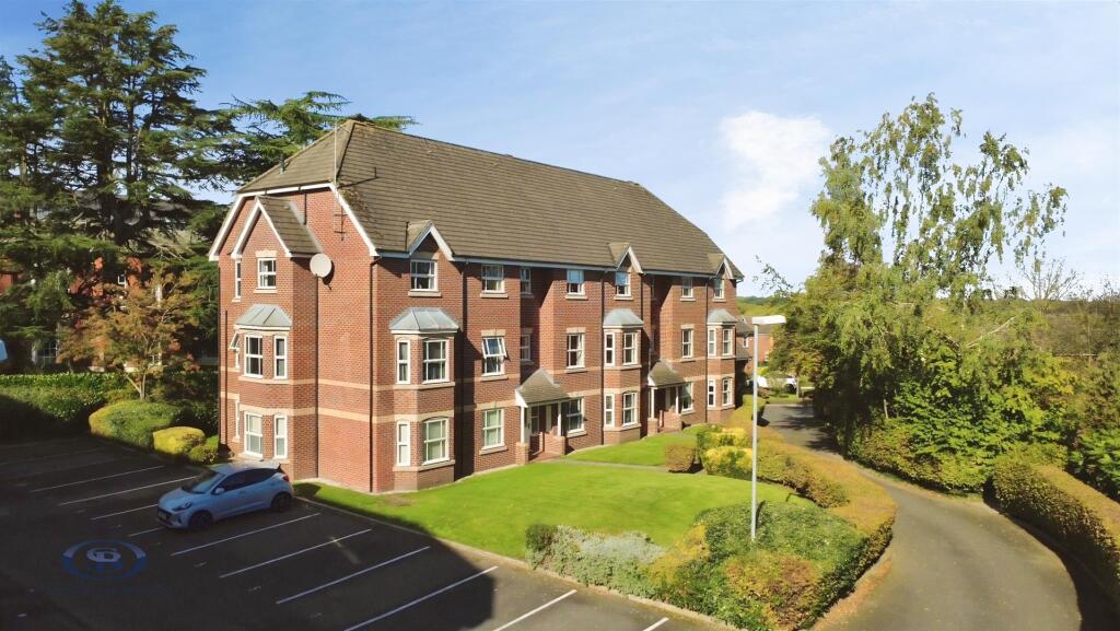 2-bed flat on Westholme Close, Congleton, £170,000