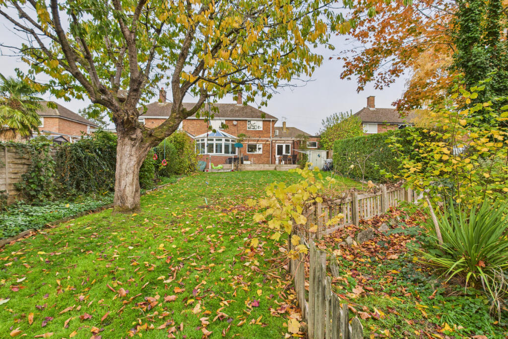 4-bed semi-detached on Lindlings, Hemel Hempstead, HP1, £585,000