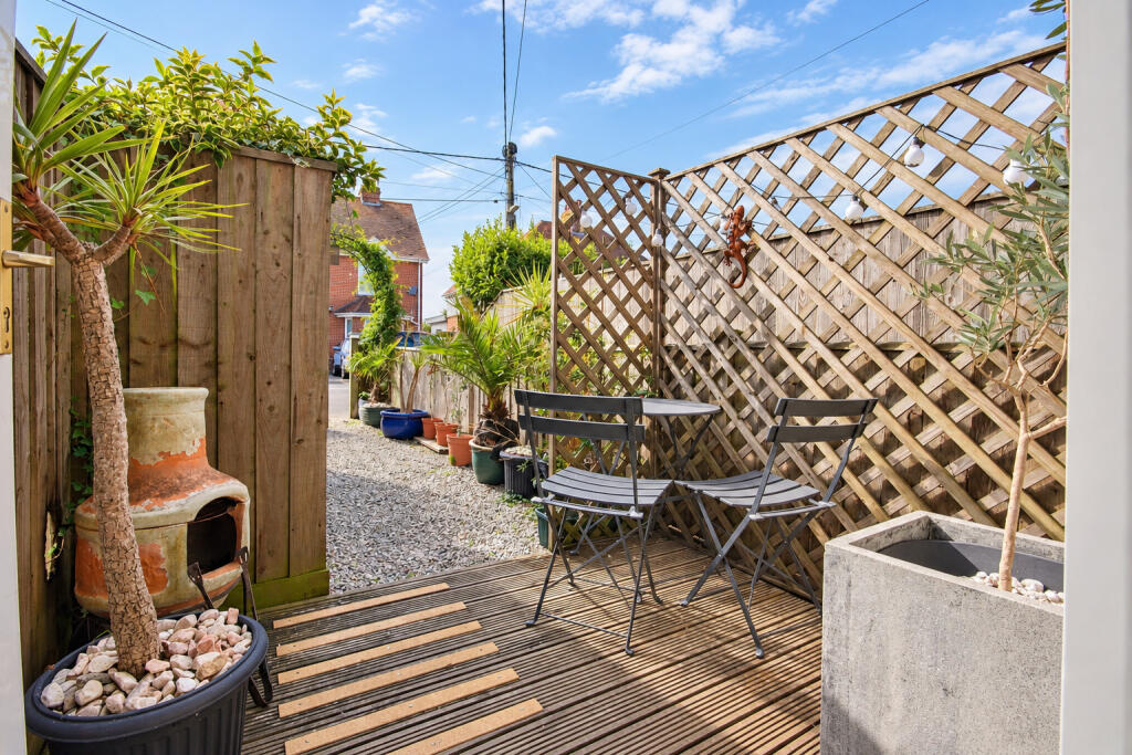 2-bed flat on Carrington Lane, Milford on Sea, £295,000