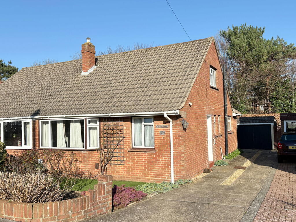 Main image of property: Wootton Road, Lee-on-the-solent, PO13 9HB
