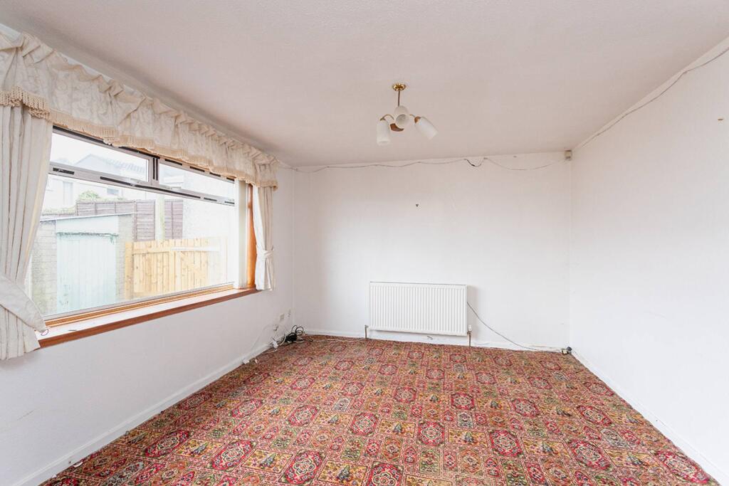 29 Bruce Crescent, Perth, PH1 2NZ photo 2