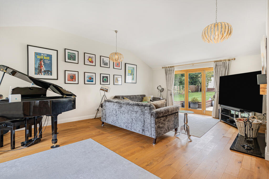 House in Welwyn Hatfield, Welwyn - More