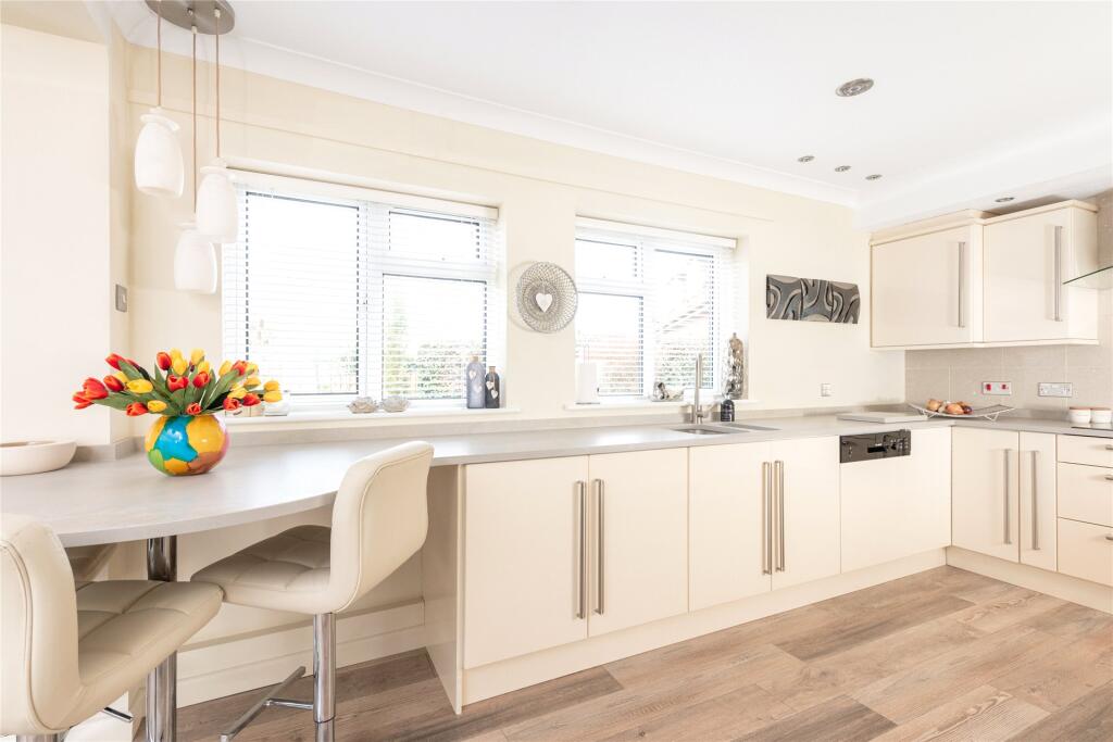 Sycamore Close, Stewkley, Leighton Buzzard, Buckinghamshire, LU7 photo 3