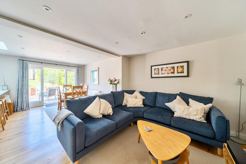 House in Bucklebury, West Berkshire - More