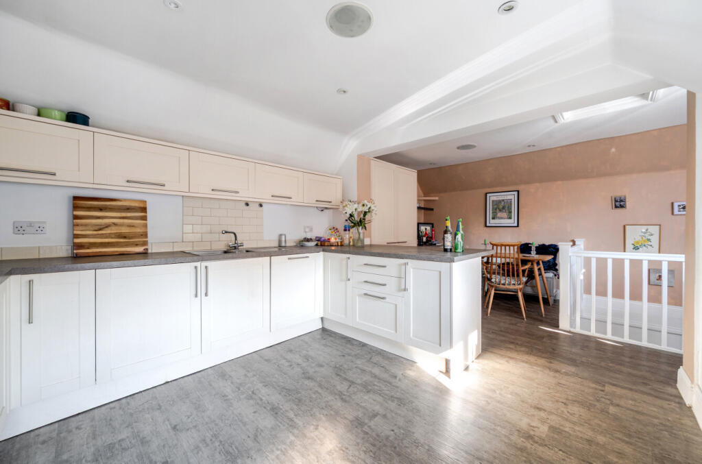 House in Guildford, Surrey - View 4