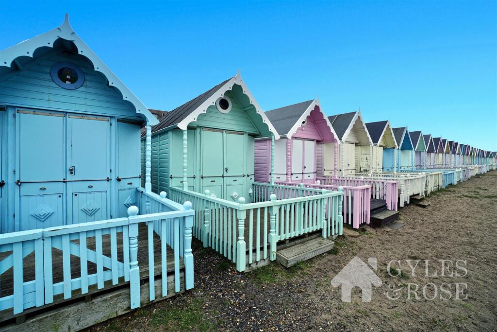 Beach Hut, West Mersea photo 3