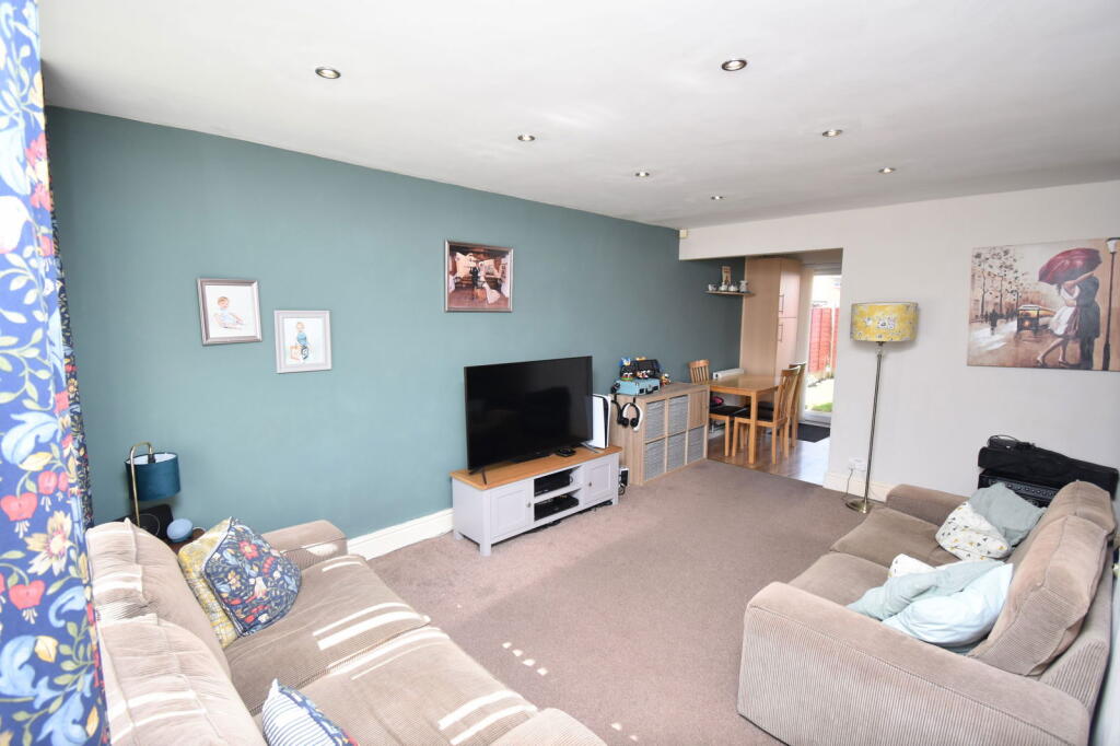 Langton Close, Widnes, WA8 4EA photo 4