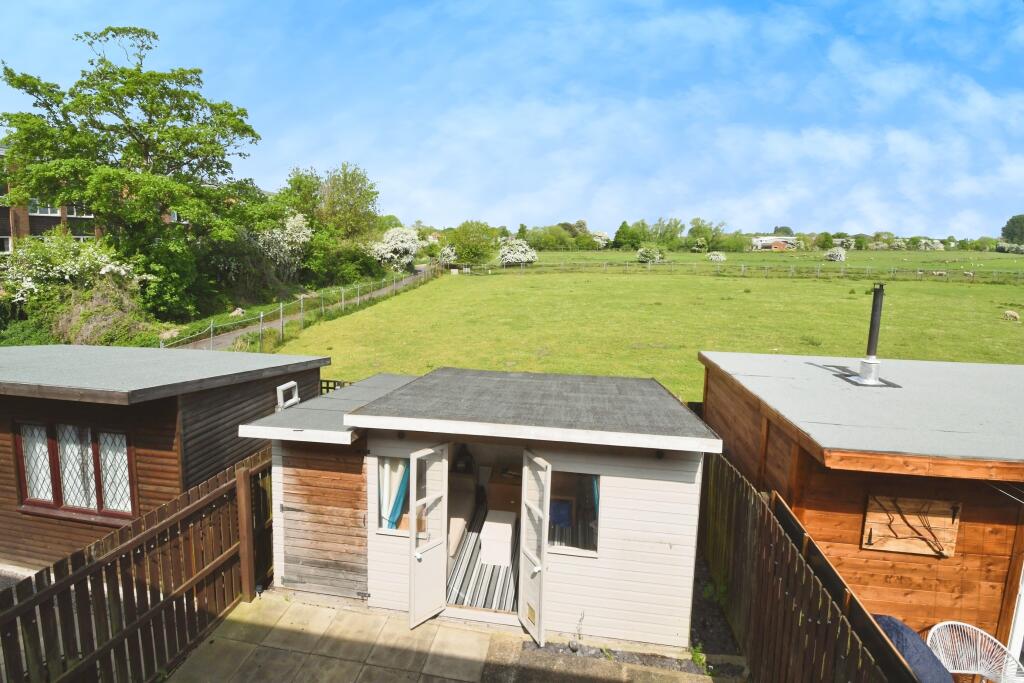 3-bed semi-detached on Maltkiln Close, Sleaford, NG34, £100,000