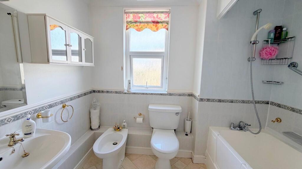 Apartment in Eastbourne, Little Chelsea, Meads - More