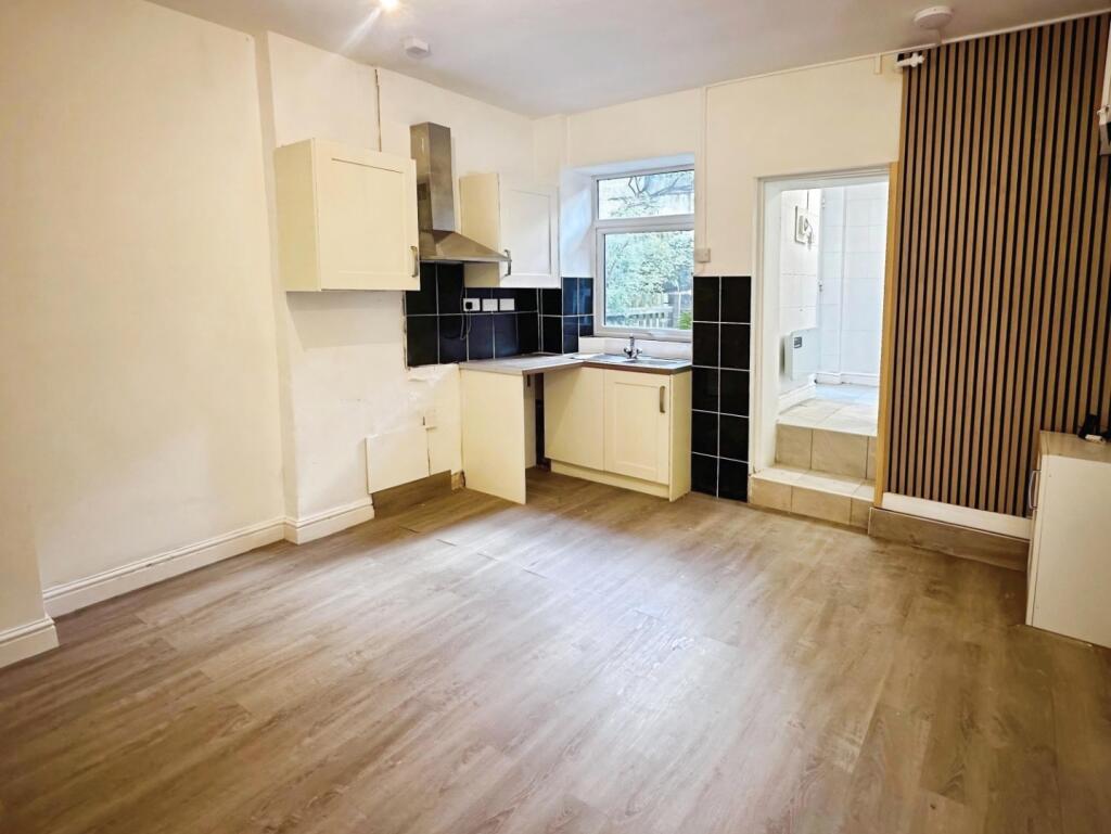 Apartment in Stoke-on-Trent - More