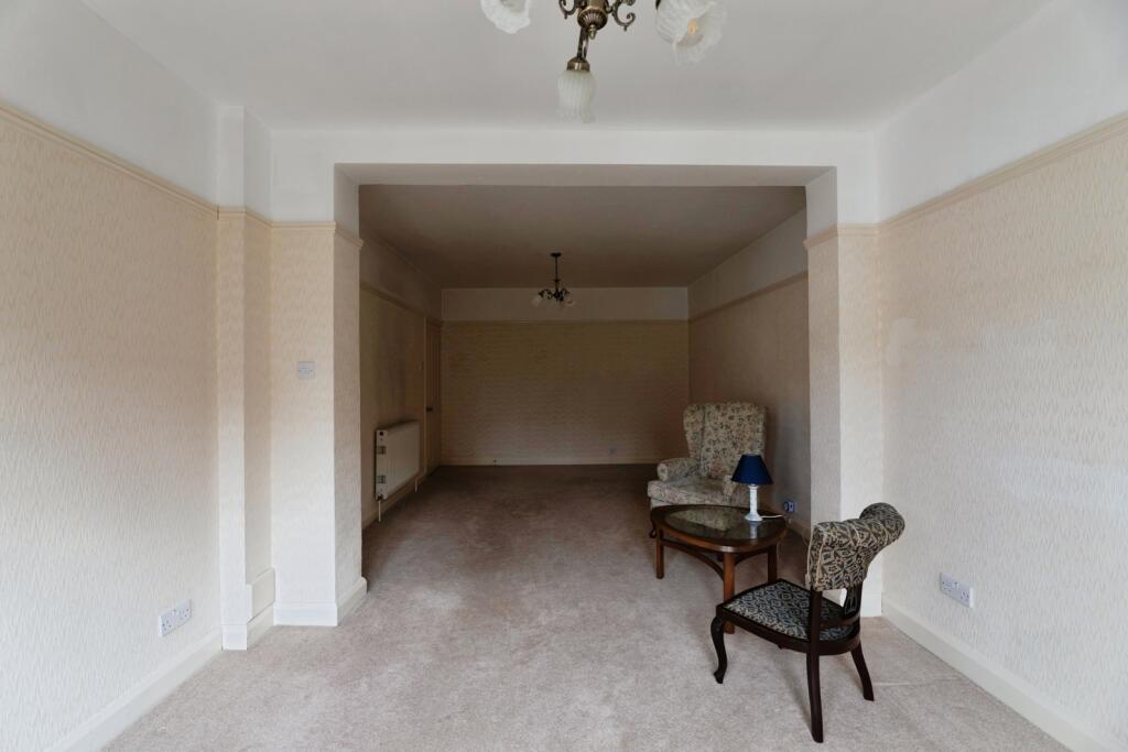 House in Ilford, Barkingside - View 4