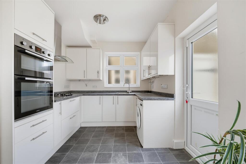 House in Twickenham - View 5