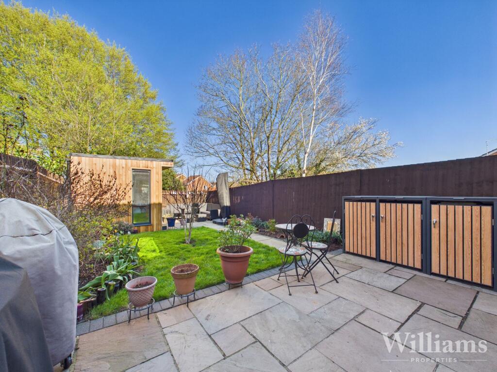 House in Hemel Hempstead - More