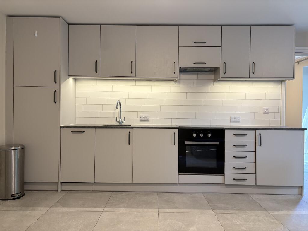 Apartment in Cambridge, Chesterton - View 2
