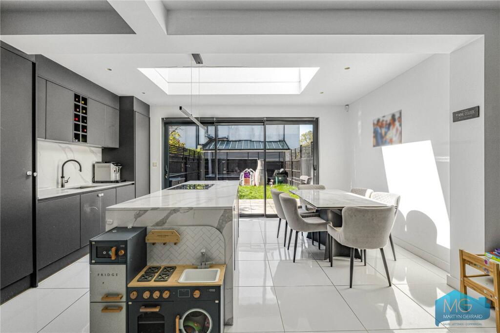 Main image of property: Cornwall Avenue, London, N3