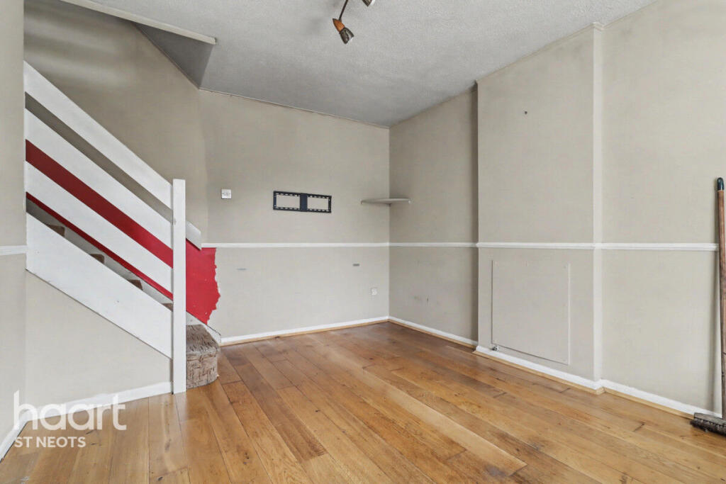 Squires Court, Eaton Socon photo 3