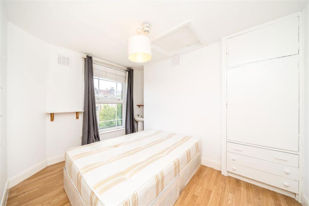 Apartment in London - More