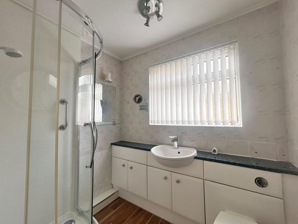 Compton Crescent, West Moors, Ferndown photo 5