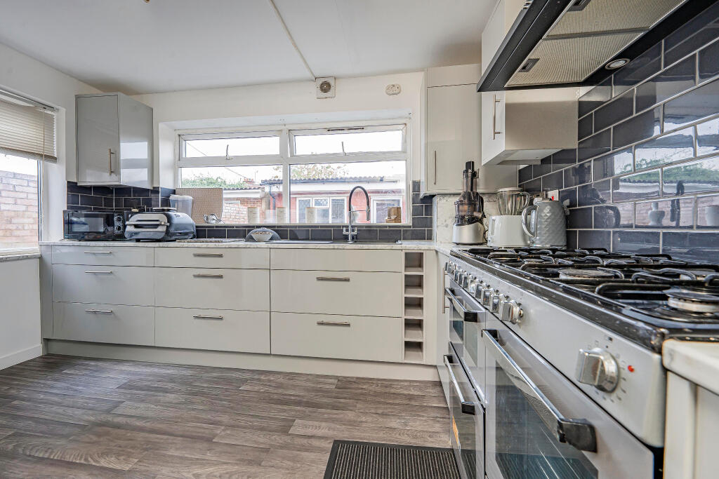 House in Slough - View 5
