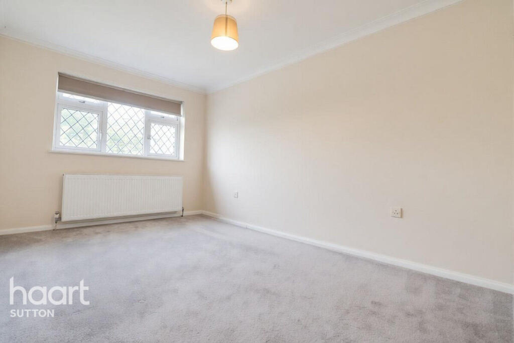 House in London, Sutton New Town, Benhilton - More