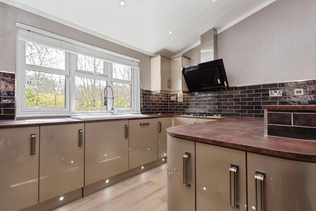 Warren Park, Portsmouth Road, Thursley, Godalming, GU8 photo 3