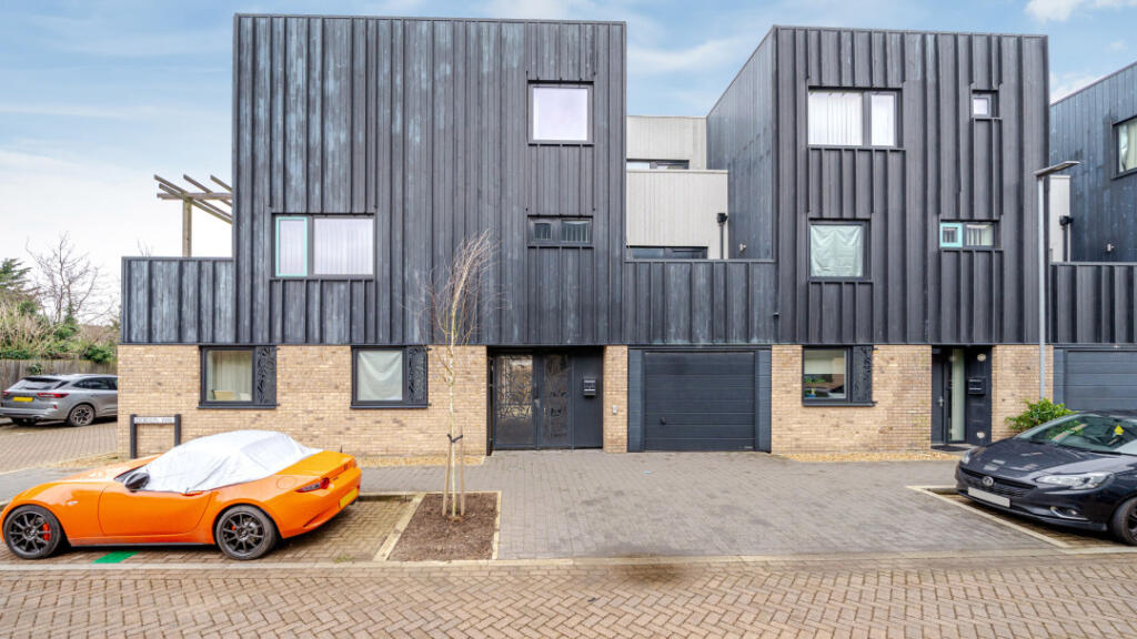 Main image of property: Trumpington, Cambridge, CB2 9ES