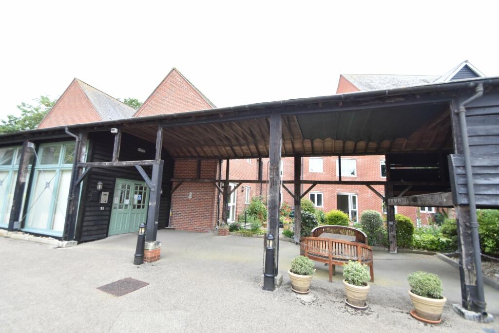 Springwell, Havant, Hampshire, PO9 photo 4