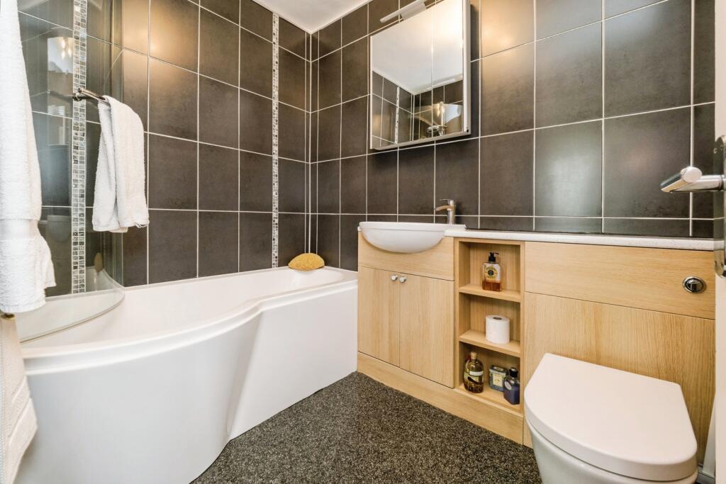 Apartment in Romford - View 4